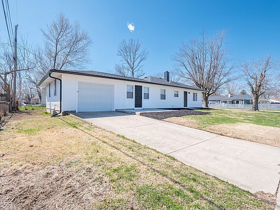 5th image of 3042 Danbury Rd