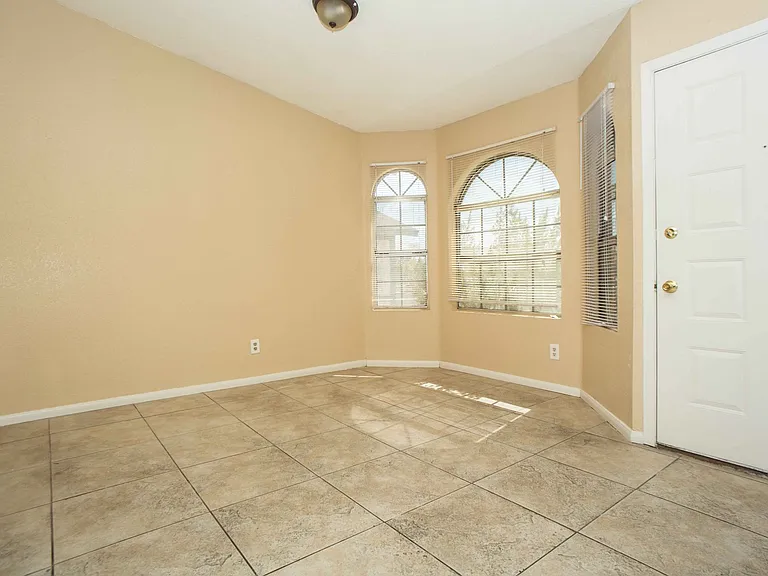 3926 Lincoln Rd — Photo 2
