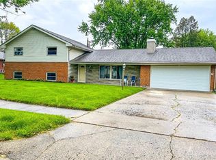 303 Grantham Dr, Englewood, OH 45322