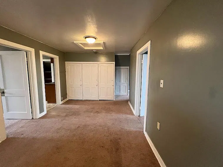 225 16th St SE — Photo 3