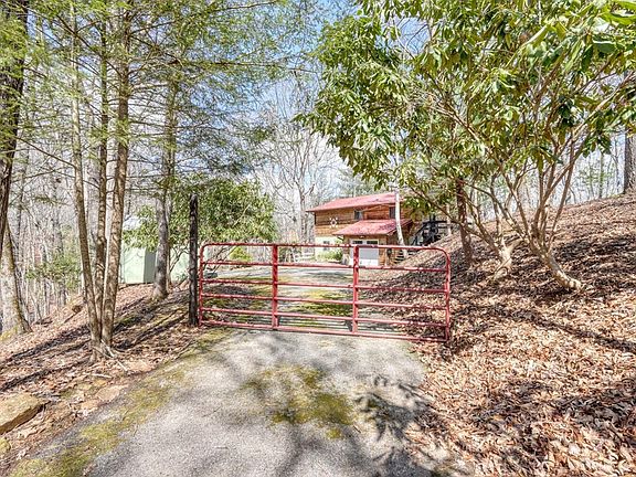 3rd image of 9 Silver Maple Ln