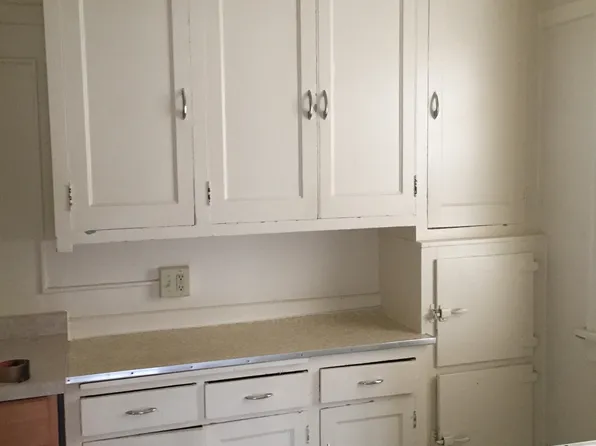 3069 S Kinnickinnic Ave, Milwaukee, WI