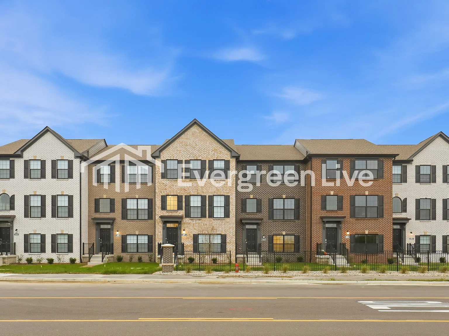 3 bed, 3.0 bath, 2063 sqft, $2,180 — Photo 2