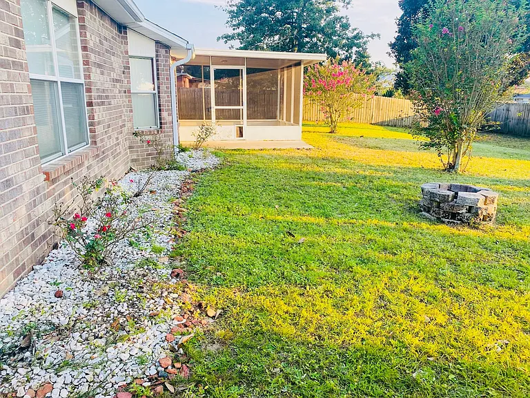 425 Mara Dr — Photo 5