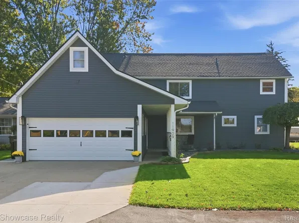 11909 Algonquin Dr, Pinckney, MI 48169