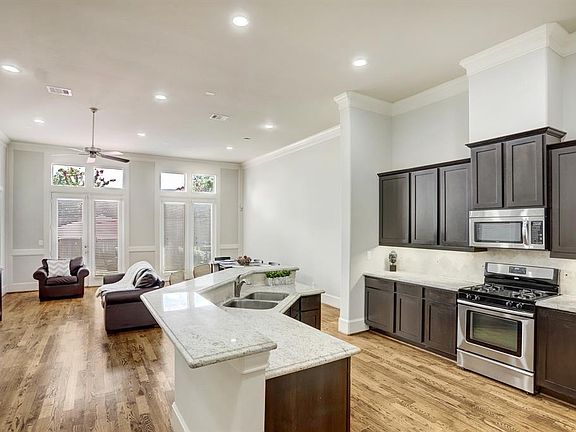 The floor to ceiling back patio doors fills the living space with natural light from the hardwoods throughout. The first floor offers 11 foot ceilings!