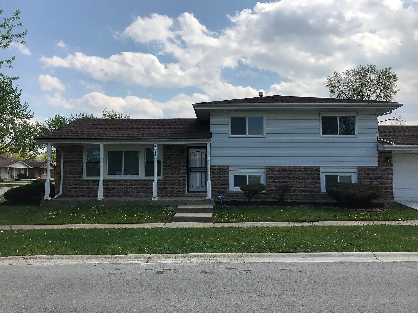 4243 Clarence Ave photo 1