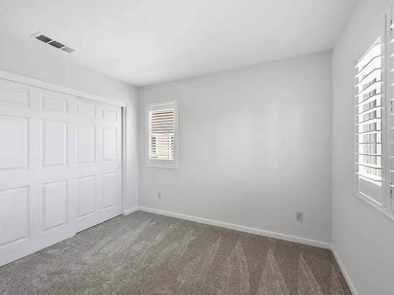 552 Stonehaven Ct — Photo 12