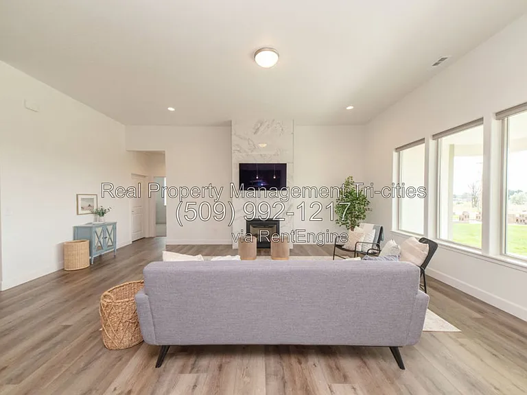 8004 Massey Dr — Photo 7