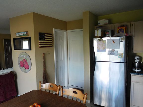 4th image of 97 Winterwood Dr