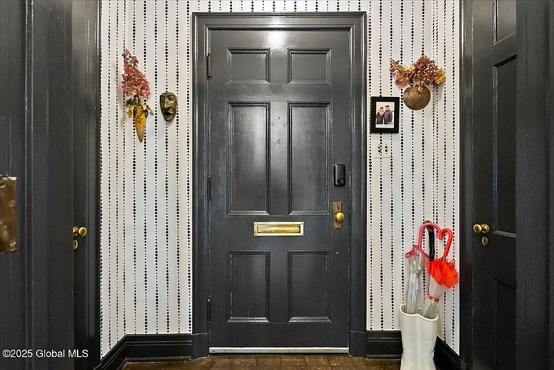 3rd image of 27 Horicon Avenue