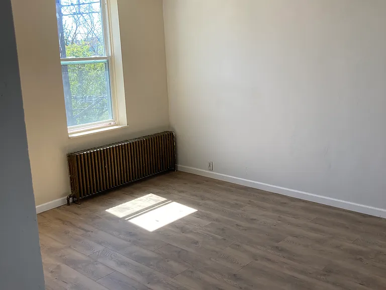 301 Lawn St — Photo 4