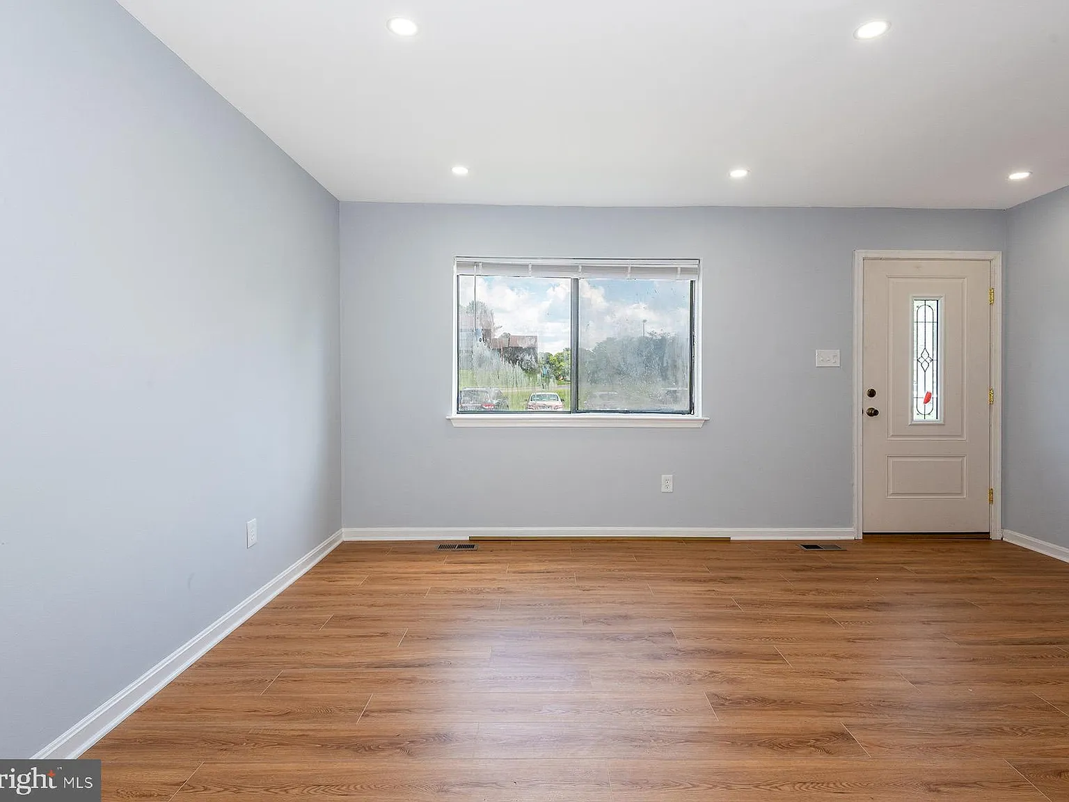 4 bed, 2.5 bath, 1080 sqft, $3,500 — Photo 2
