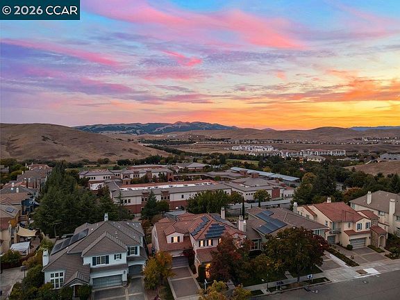 2nd image of 3023 Hastings Way