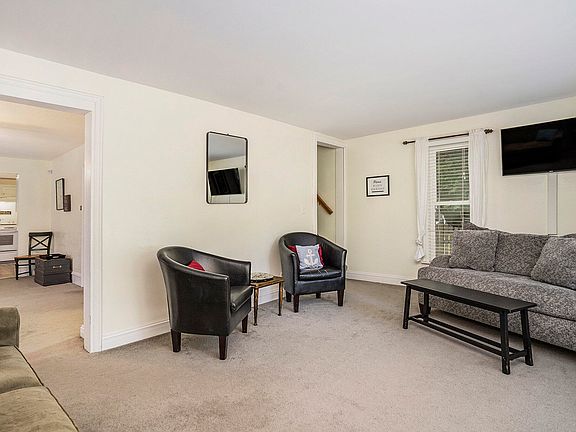 5th image of 742 Green St