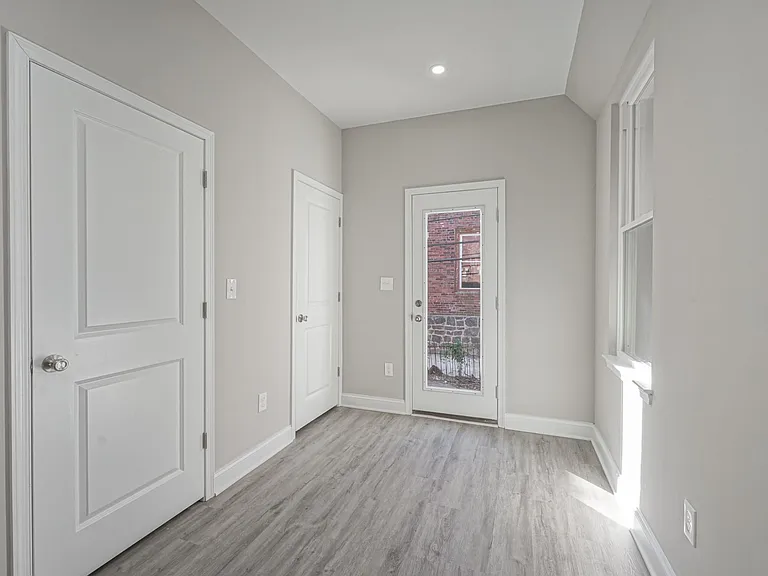 1342 S 52nd St — Photo 4