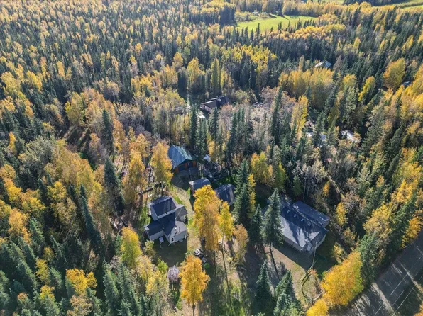 6897 No Name Ln, Fairbanks, AK 99712