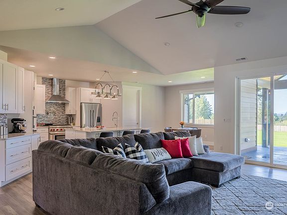 5th image of 3743 Legacy Drive NE