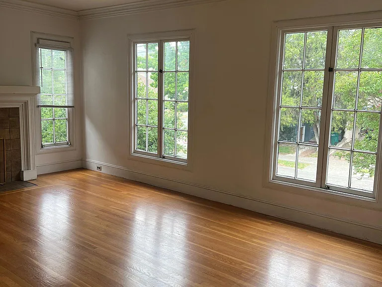 608 Athol Ave — Photo 4