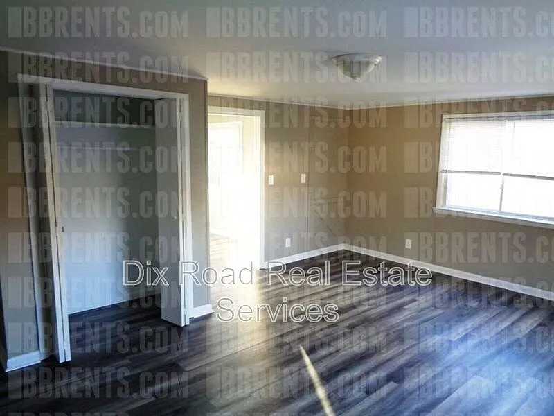 4 bed, 2.0 bath, 2303 sqft, $1,395 — Photo 3
