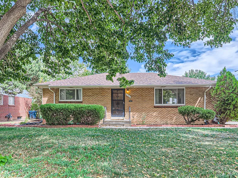 2370 Kingston St — Photo 1