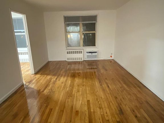 3rd image of 14209 Barclay Ave APT 5
