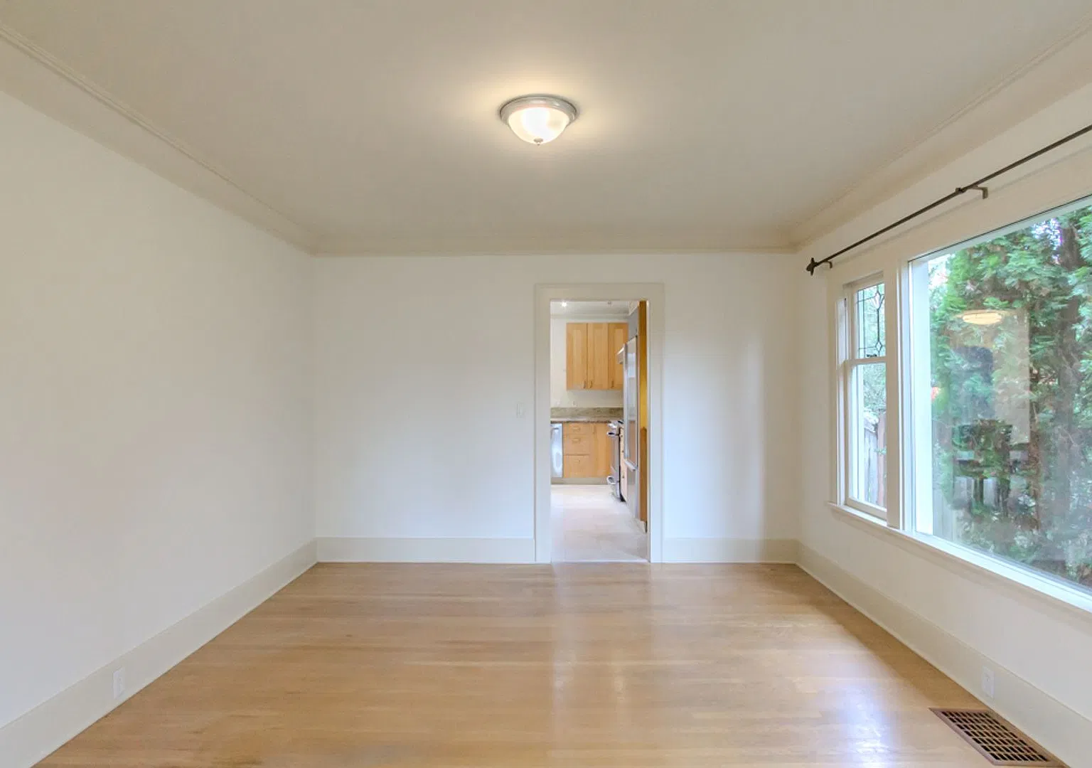 4Bd/3.25Ba Seattle Home — Photo 4