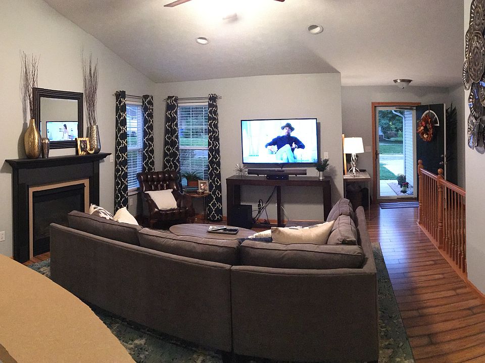 Living Room w/ Vault Ceiling
