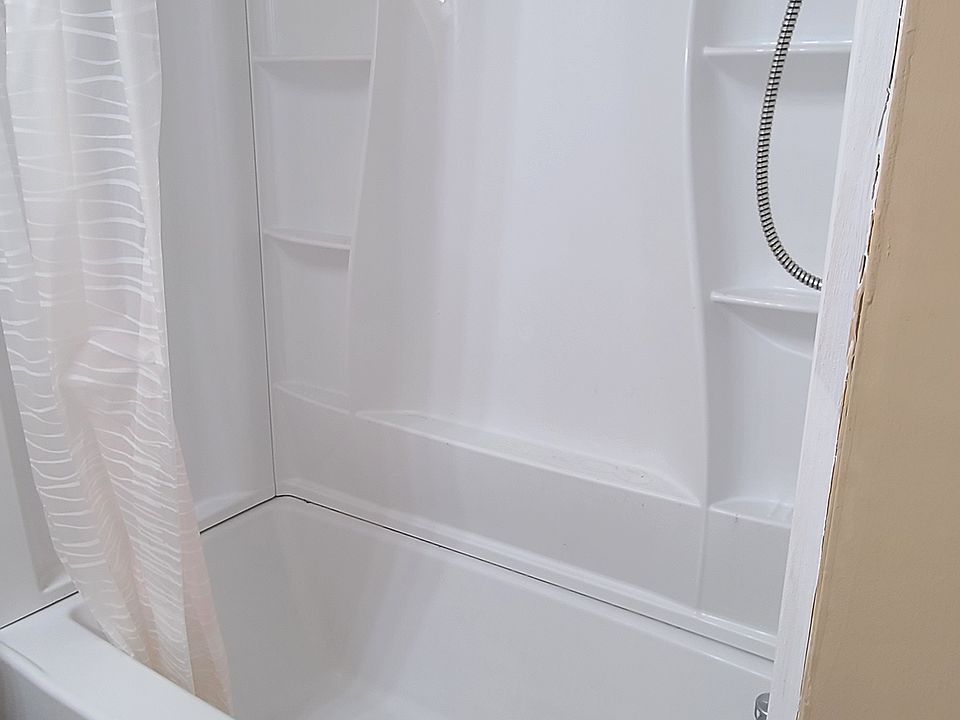 downstairs full bath with linen closet