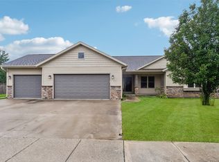 1507 S 10th Ave W, Newton, IA 50208