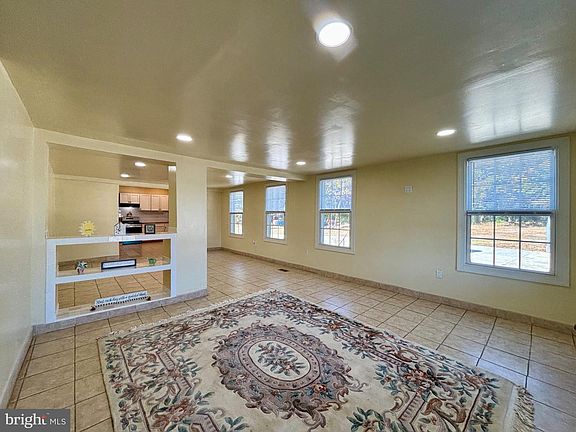 3rd image of 141 Arneys Mount Rd