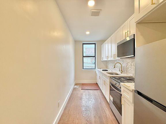 3rd image of 3679 Paulding Ave #1A
