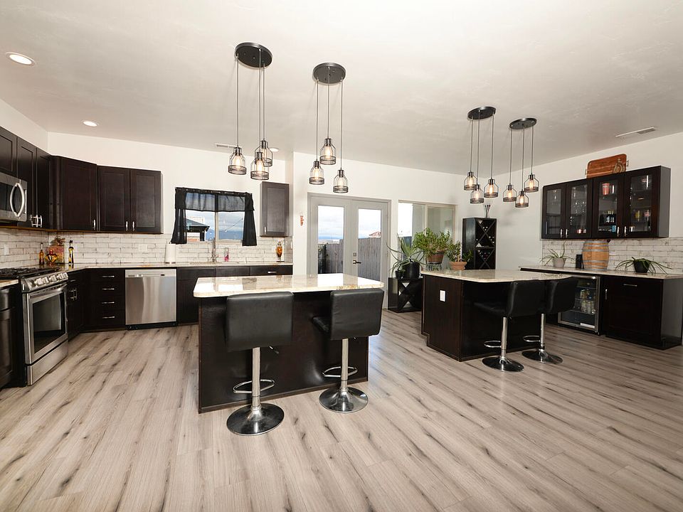 1st image of 1012 25th St SE