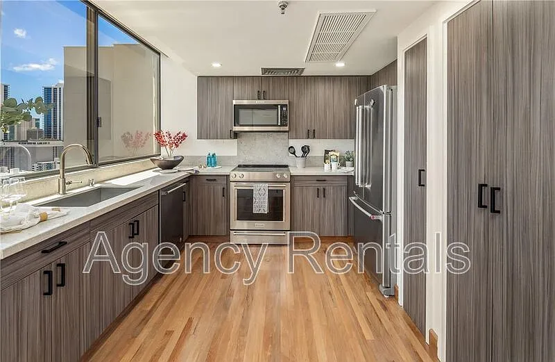 3 bed, 3.0 bath, 2285 sqft, $7,000 — Photo 4