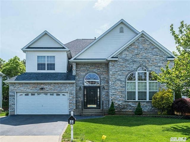 1st image of 8 Blueberry Ridge Dr