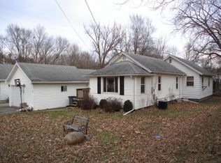 1208 Fargo Ave, Dixon, IL 61021