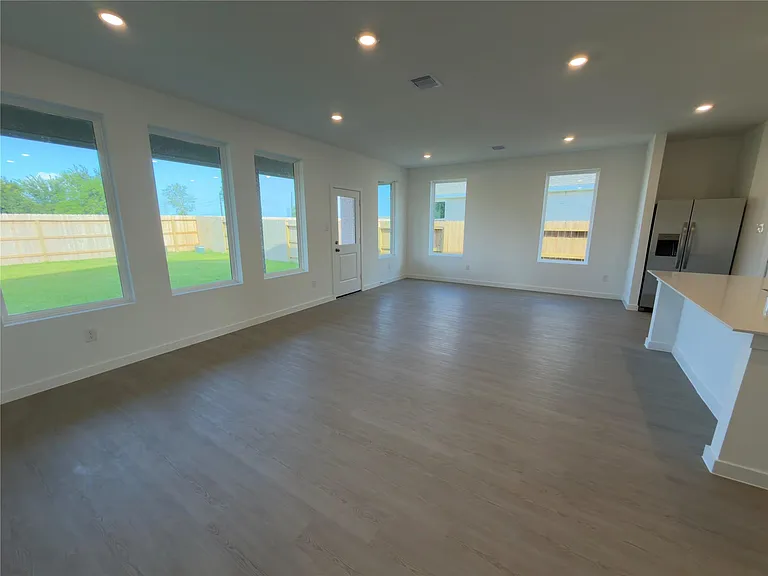 7919 Evening Emerald Dr — Photo 8