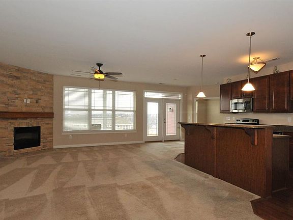4th image of 493 Riverpointe Dr Unit 8
