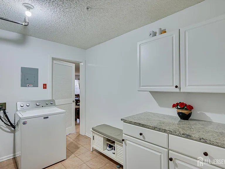 150 Prestwick Way — Photo 15