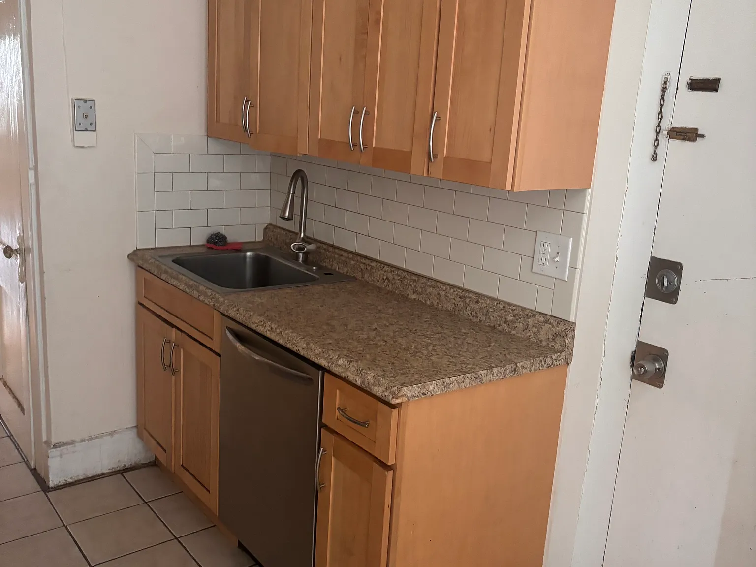 3 bed, 1000 sqft, $2,495 — Photo 3