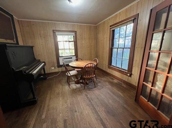 109 Lynch St, Palestine, TX 75803