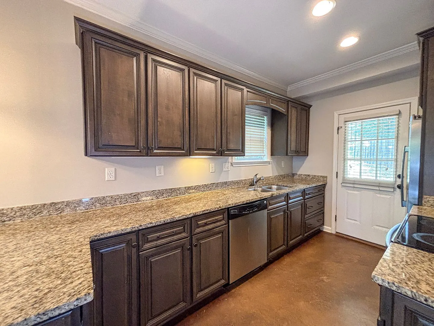 Roll Tide Condos — Photo 4