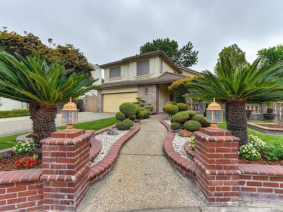 3rd image of 8641 Maple Hall Dr