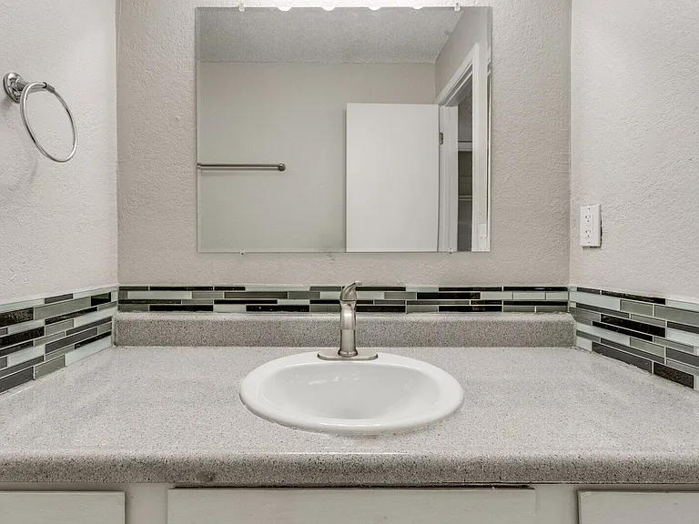 817 SW 23rd St #6 — Photo 17