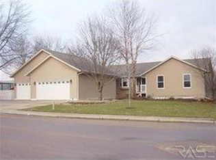 300 N Cherry St, Lennox, SD 57039