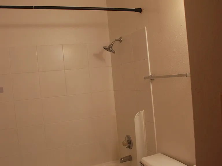 443 Kingsbury Cir NE #D — Photo 5