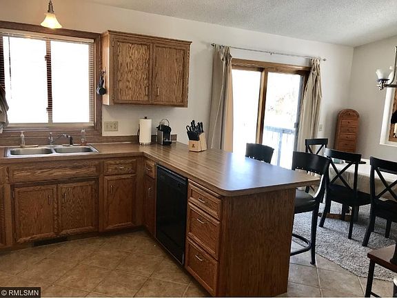 Open kitchen to dining