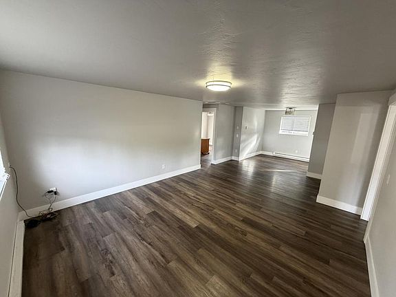 3rd image of 908 E Violet Ave