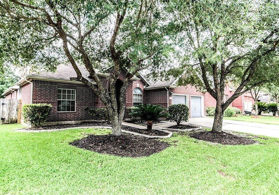 1st image of 2607 Pine Shadows Dr