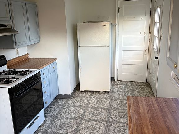 4th image of 710 Locust St